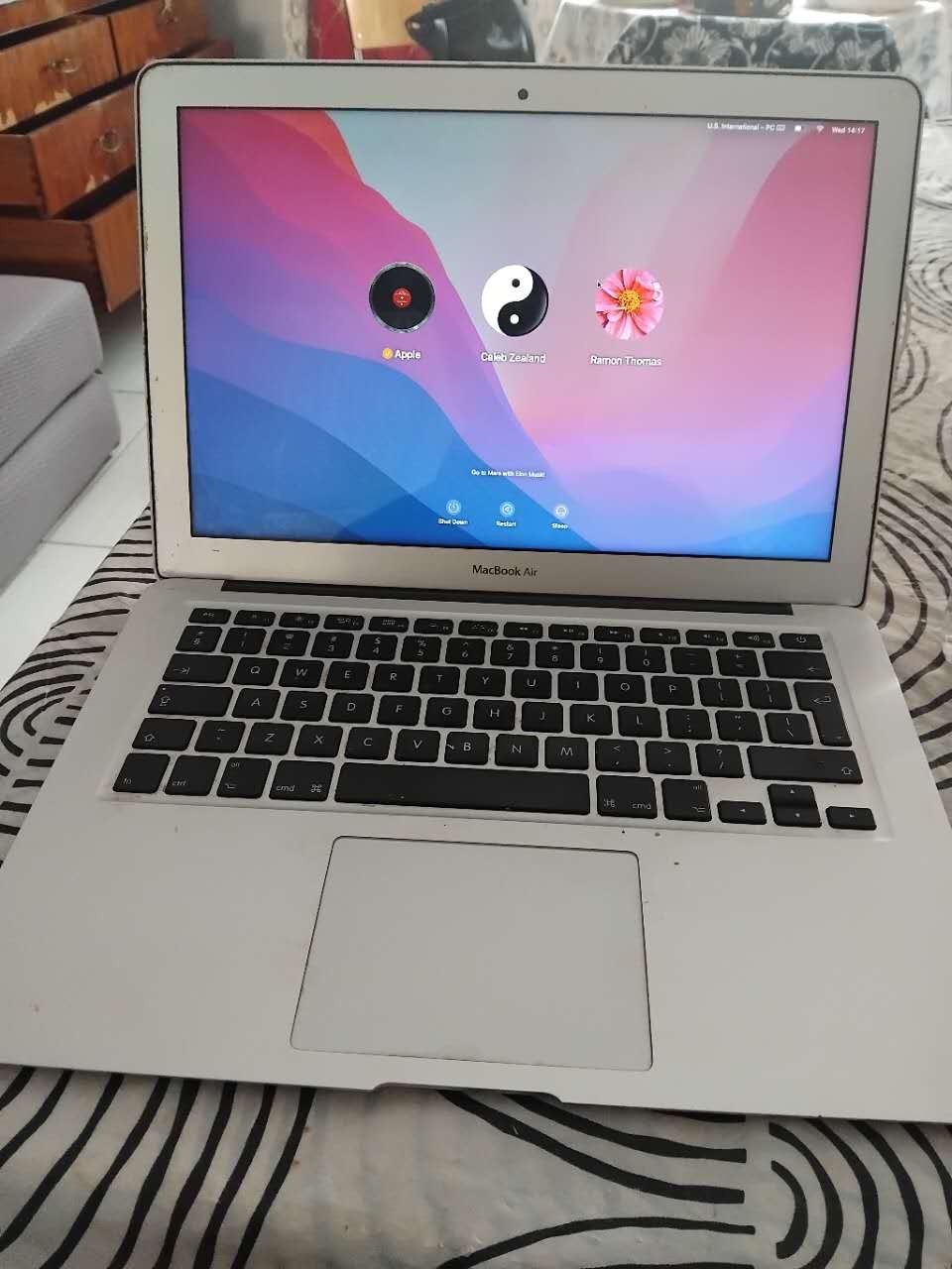 2017 MacBook Air Avoid Scams While Selling Goods Online
